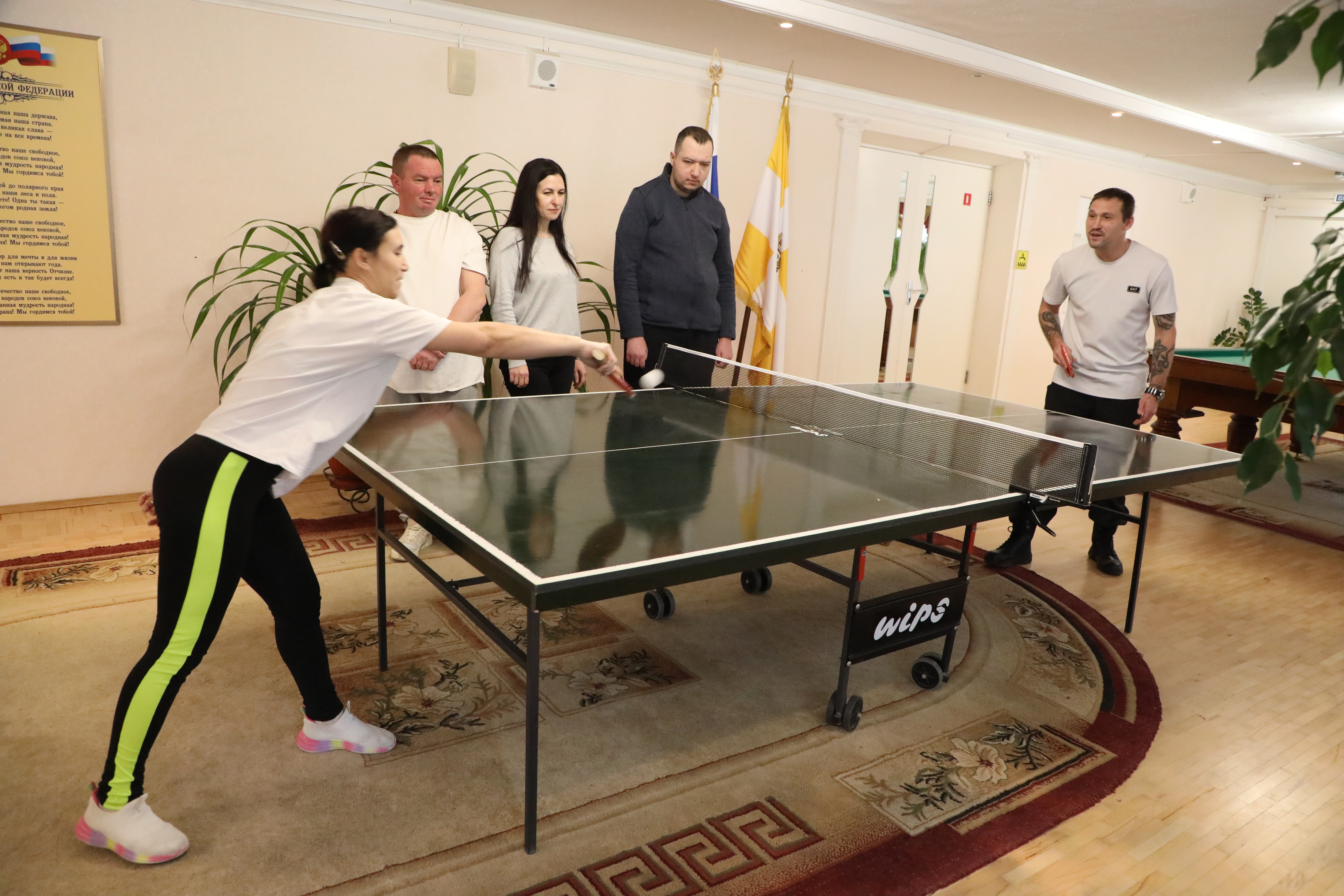 Мягкая мебель в холле